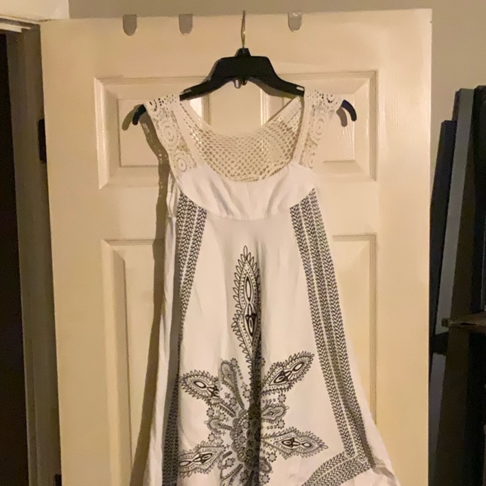 Ingear off-white sleeveless knee-length sundress